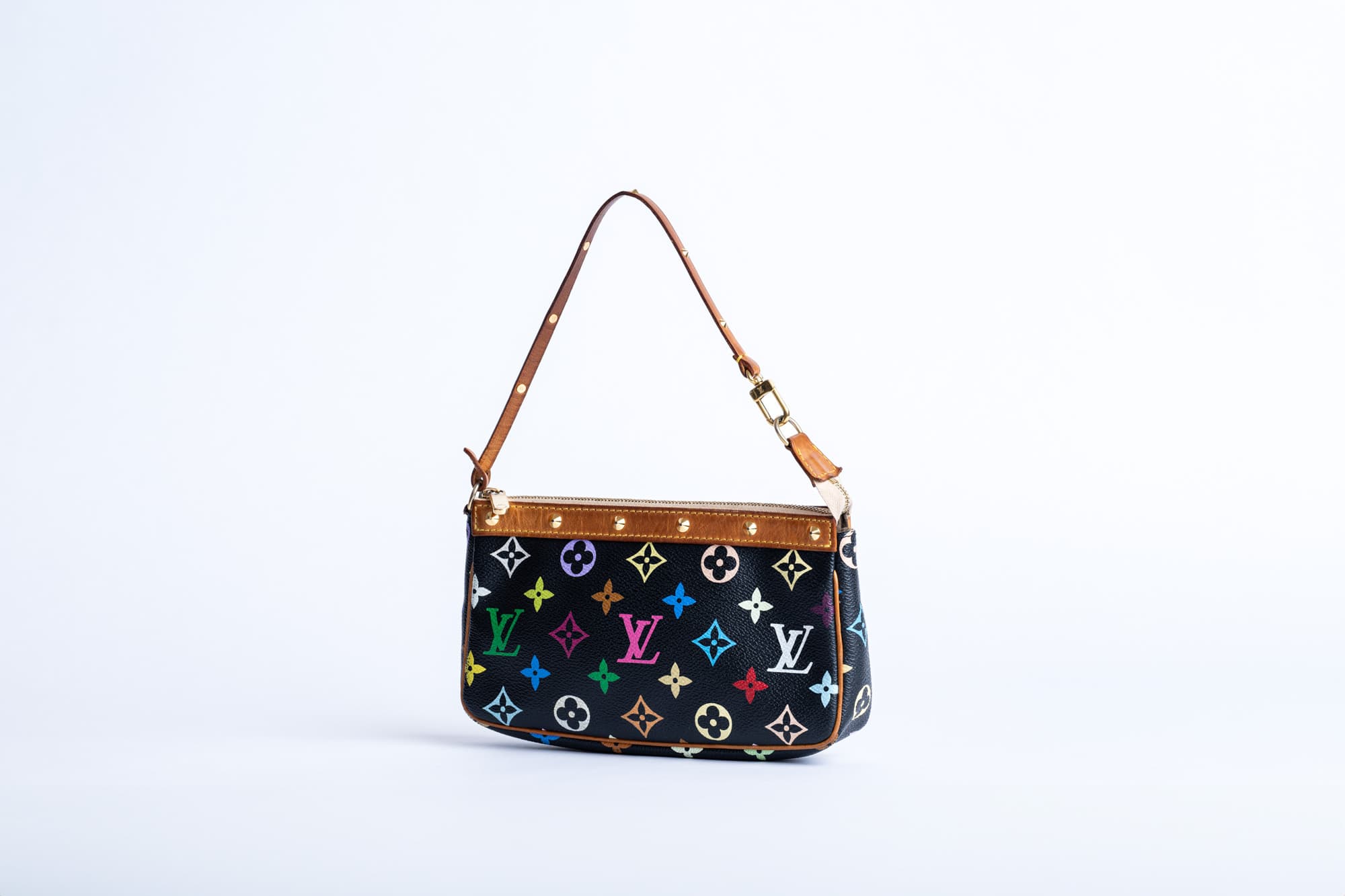 Location et vente de vêtements et sacs à main de luxe chez Yvette Showroom