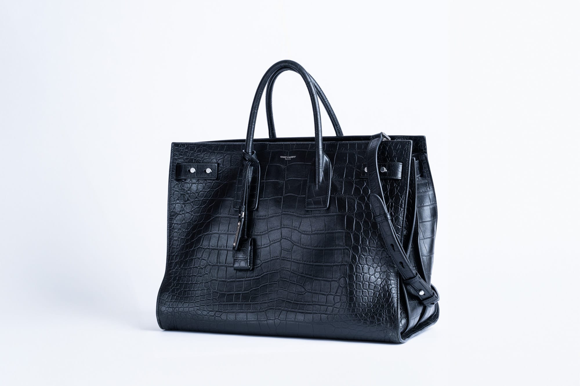 Location et vente de vêtements et sacs à main de luxe chez Yvette Showroom