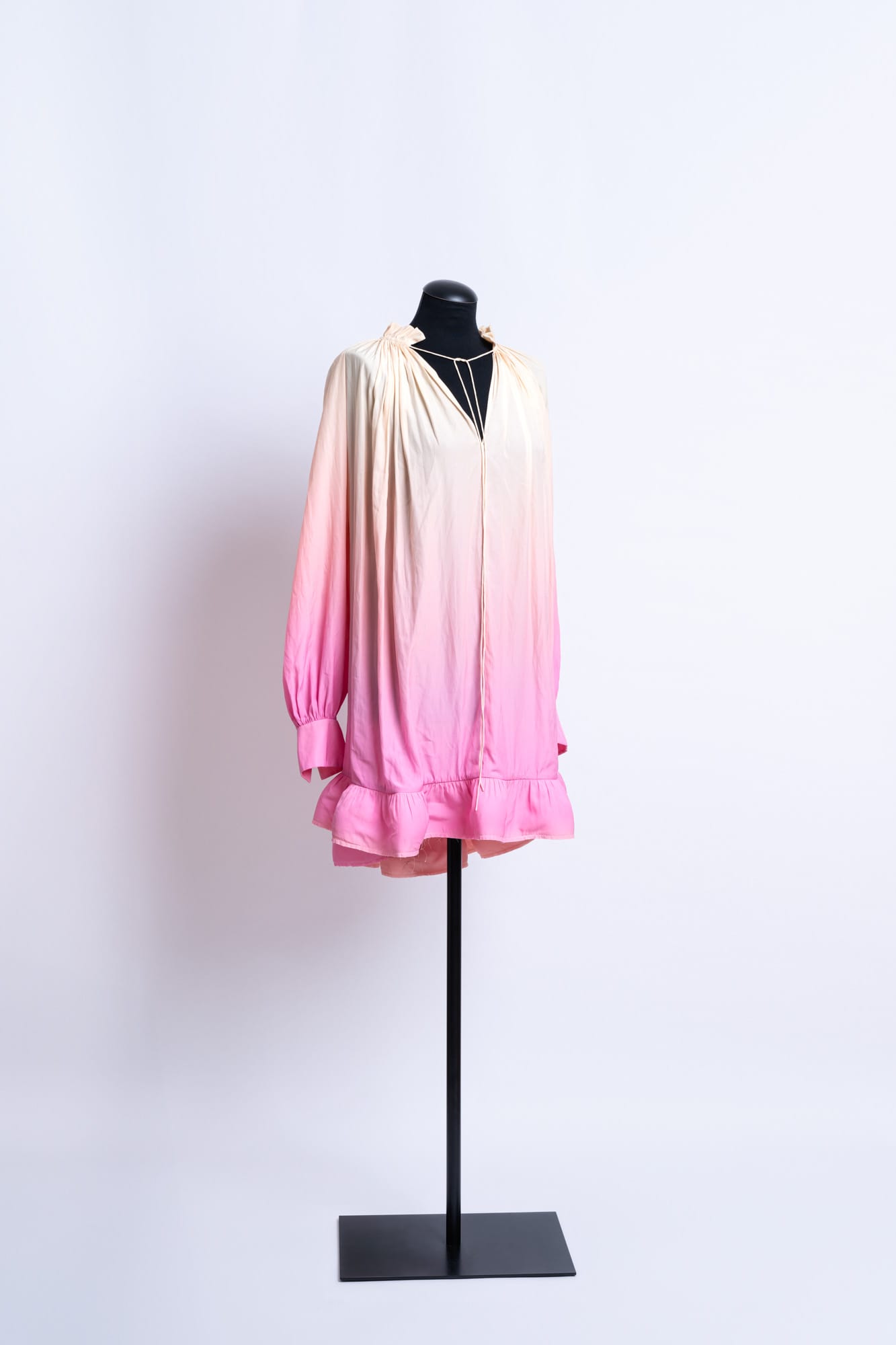 Location et vente de vêtements et sacs à main de luxe chez Yvette Showroom